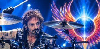 ‘journey’-rocker-rushed-to-hospital-mid-concert-(video)