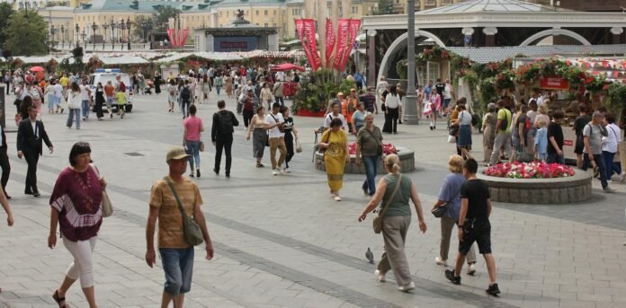 how-the-‘geopolitical-stigma’-associated-with-putin’s-russia-is-affecting-ordinary-russians