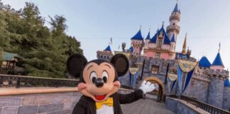 disneyland-visitors-furious-over-‘screaming-preachers’