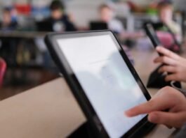 Schools across US protest FCC plan that could disconnect kids from Internet schools-across-us-protest-fcc-plan-that-could-disconnect-kids-from-internet