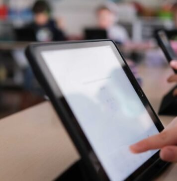Schools across US protest FCC plan that could disconnect kids from Internet schools-across-us-protest-fcc-plan-that-could-disconnect-kids-from-internet
