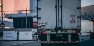 diesel-above-2.16-euros-drives-truckers-and-farmers-to-protest-in-sicily,-calabria