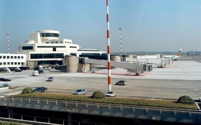 italy-air-traffic-disrupted,-ryanair-flights-delayed-and-cancelled,-enav-rules-out-cyberattack