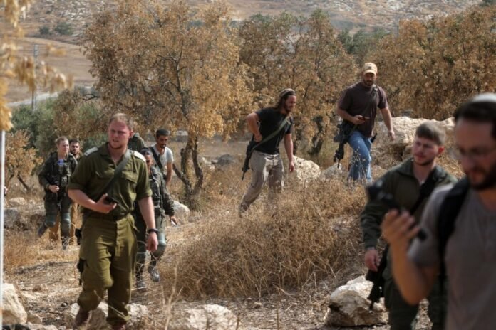 14-injured,-including-2-foreign-journalists,-in-attacks-by-israeli-occupiers-in-west-bank