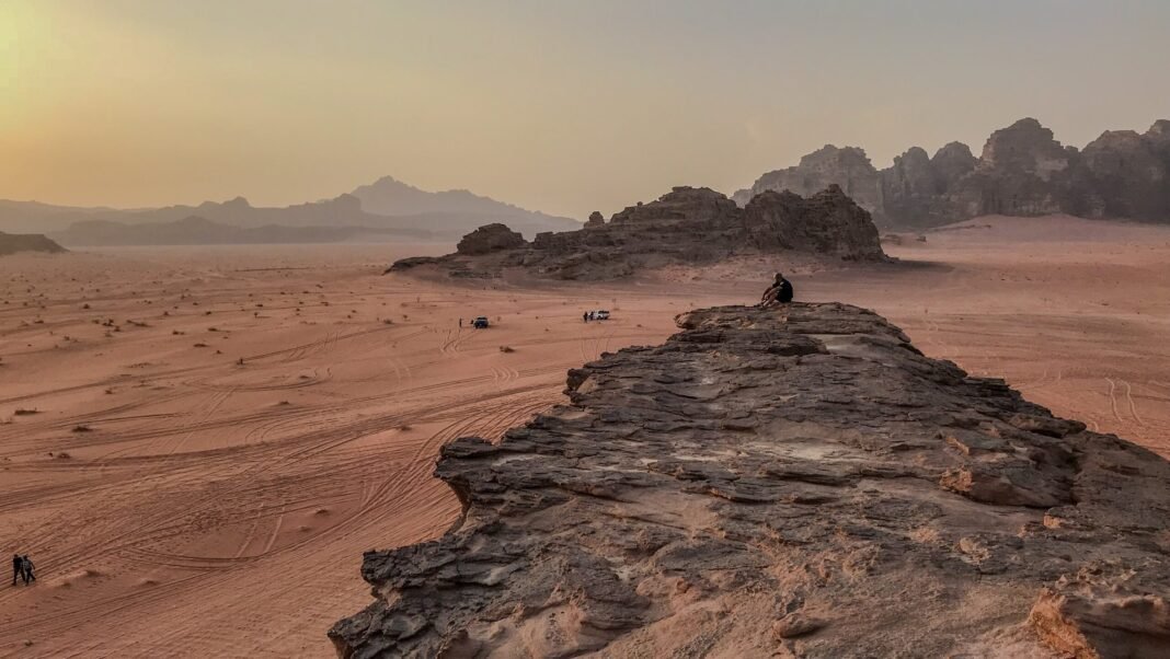 runners-prepare-to-cross-jordan’s-wadi-rum-desert-in-3-stage-challenge