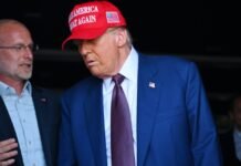 FCC chair warns media not to run the “fake polls” Trump keeps complaining about fcc-chair-warns-media-not-to-run-the-“fake-polls”-trump-keeps-complaining-about