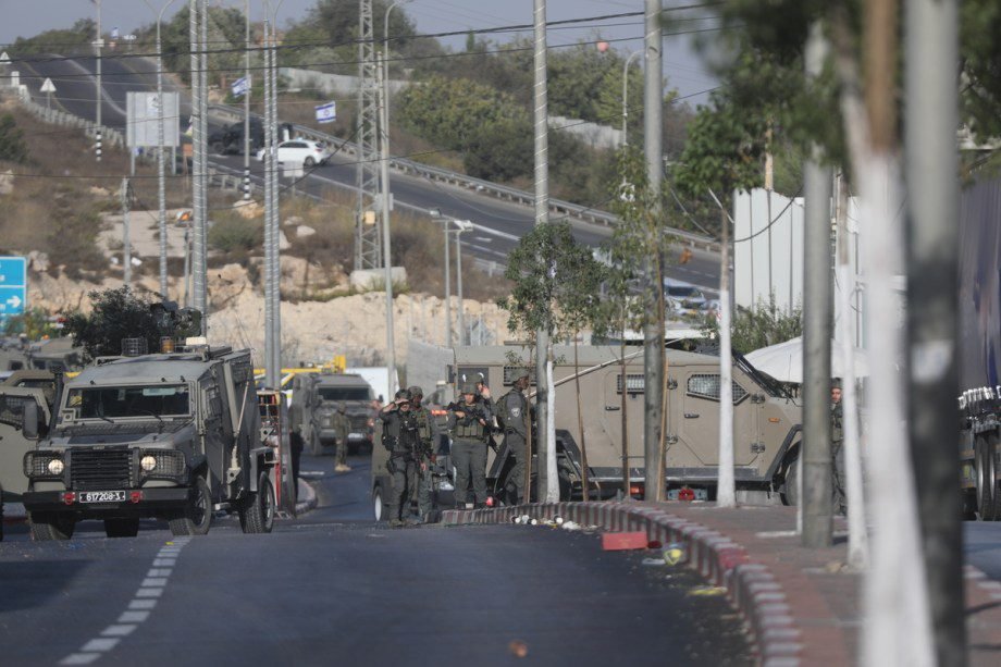 israeli-army-claims-2-soldiers-killed-in-occupied-west-bank-shooting israeli-army-claims-2-soldiers-killed-in-occupied-west-bank-shooting