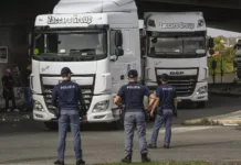 southern-italy-truckers-ease-protests-as-government-approves-aid