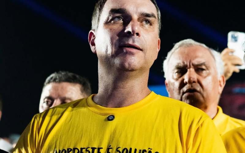 flavio-bolsonaro-flees-brazil-expected-in-miami flavio-bolsonaro-flees-brazil-expected-in-miami