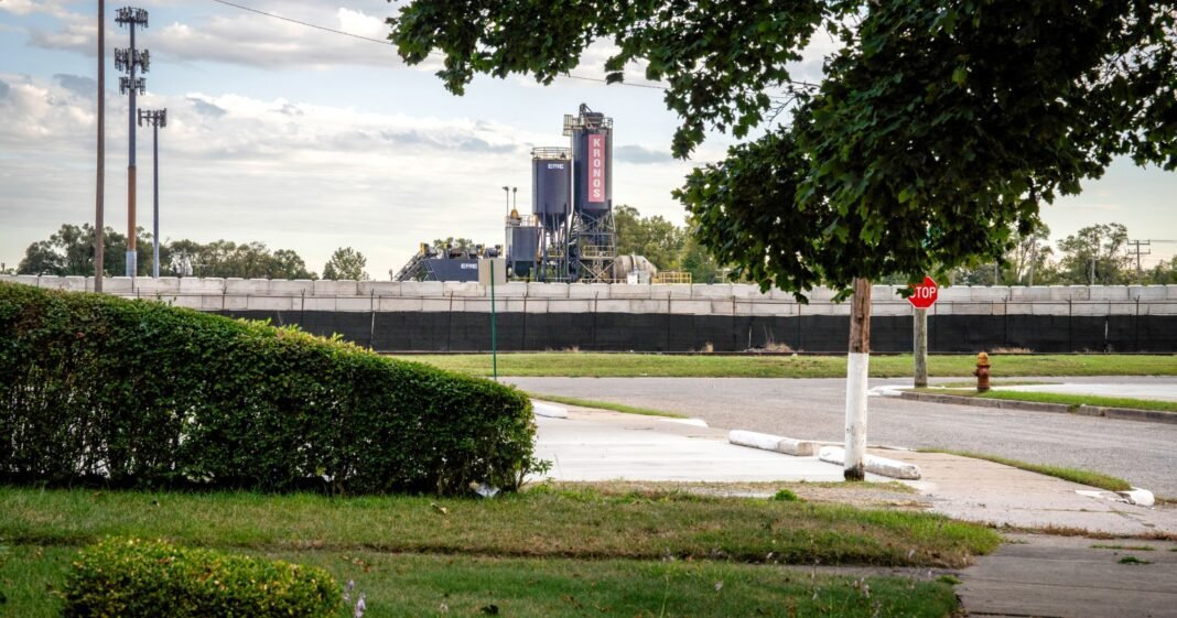 detroit-could-block-billionaire-owned-concrete-plant-from-further-neighborhood-expansion detroit-could-block-billionaire-owned-concrete-plant-from-further-neighborhood-expansion