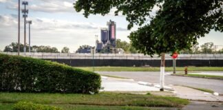 Detroit Could Block Billionaire-Owned Concrete Plant From Further Neighborhood Expansion detroit-could-block-billionaire-owned-concrete-plant-from-further-neighborhood-expansion