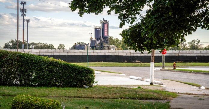 detroit-could-block-billionaire-owned-concrete-plant-from-further-neighborhood-expansion