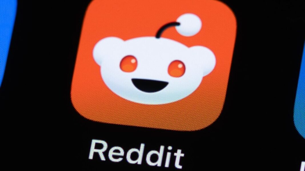 reddit-is-moving-to-“a-logged-in-only-experience,”-ceo-says