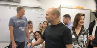 israeli-opposition-leaders-bennett,-eisenkot-discuss-forming-government-‘as-quickly-as-possible’