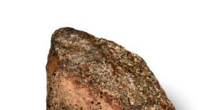 rare-meteorite-from-mars-gives-us-a-view-into-its-ancient-crust